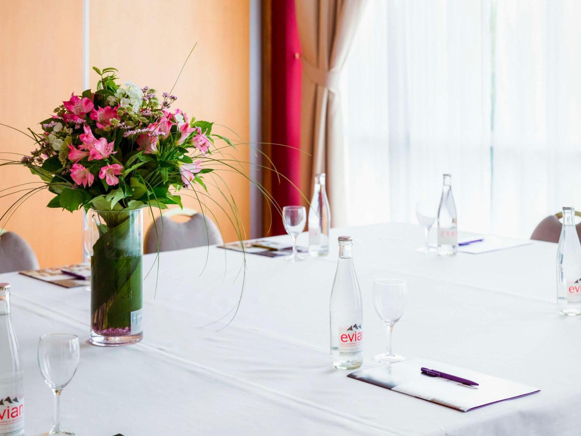 Mercure Nevers Pont De Loire Εξωτερικό φωτογραφία