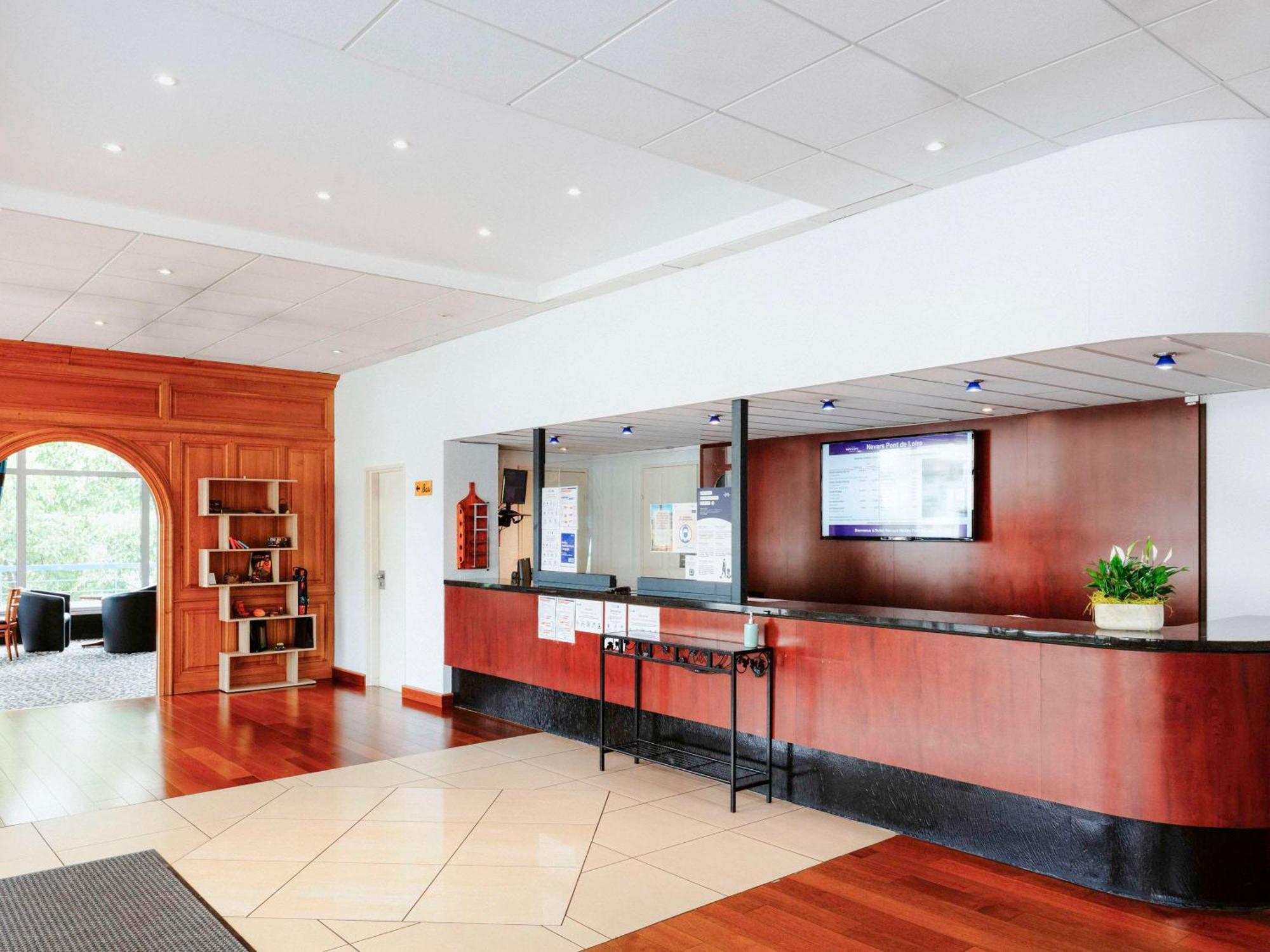 Mercure Nevers Pont De Loire Εξωτερικό φωτογραφία