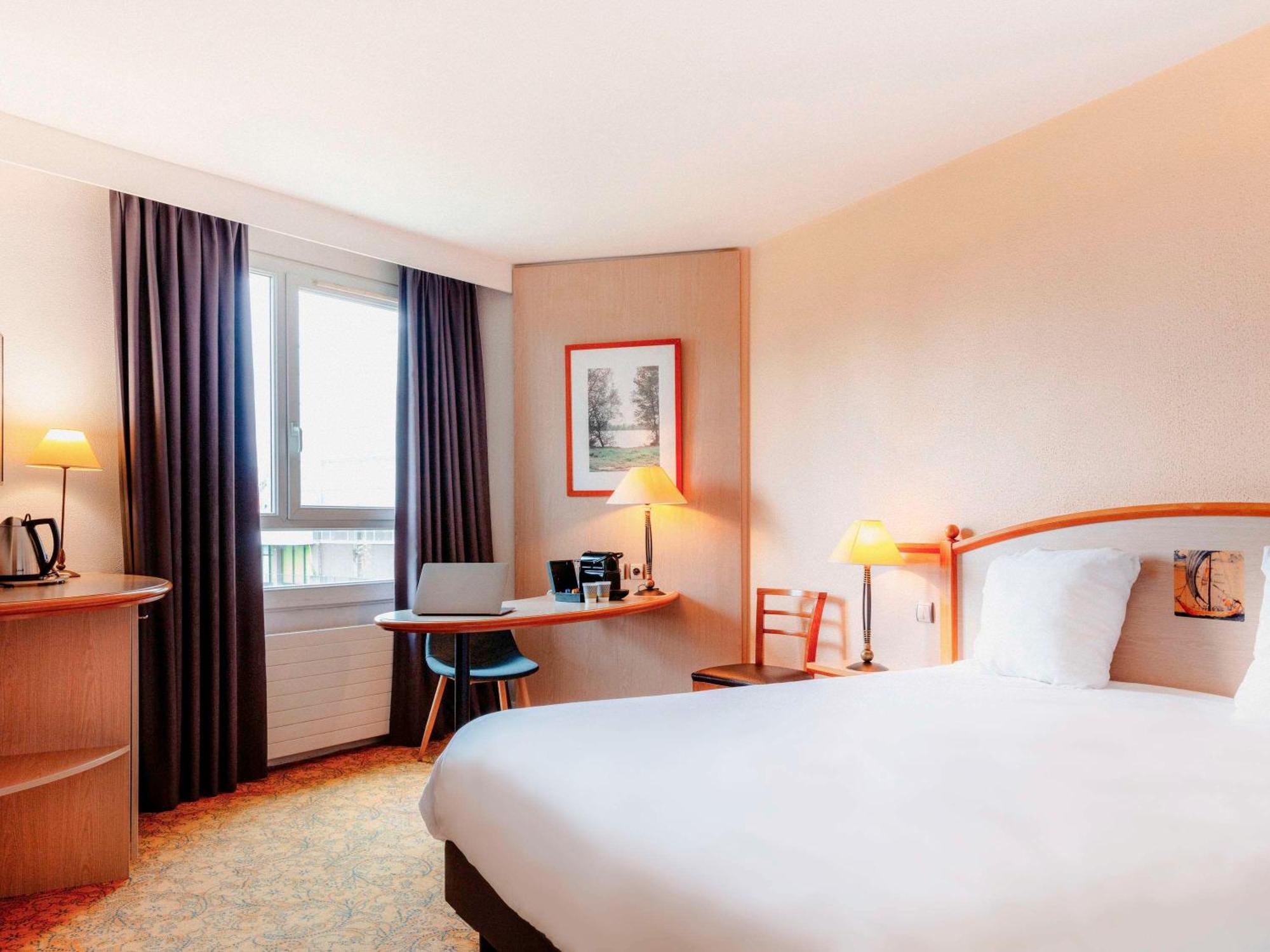 Mercure Nevers Pont De Loire Εξωτερικό φωτογραφία