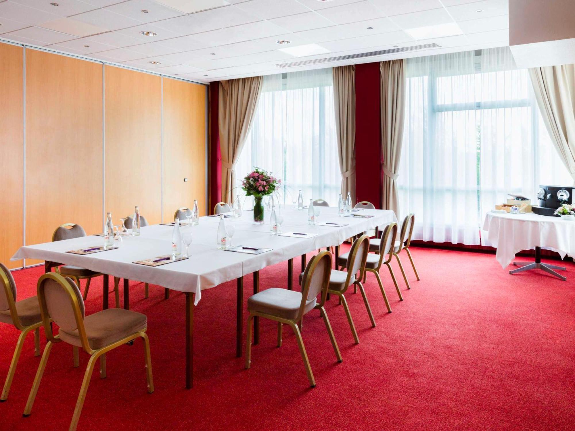 Mercure Nevers Pont De Loire Εξωτερικό φωτογραφία
