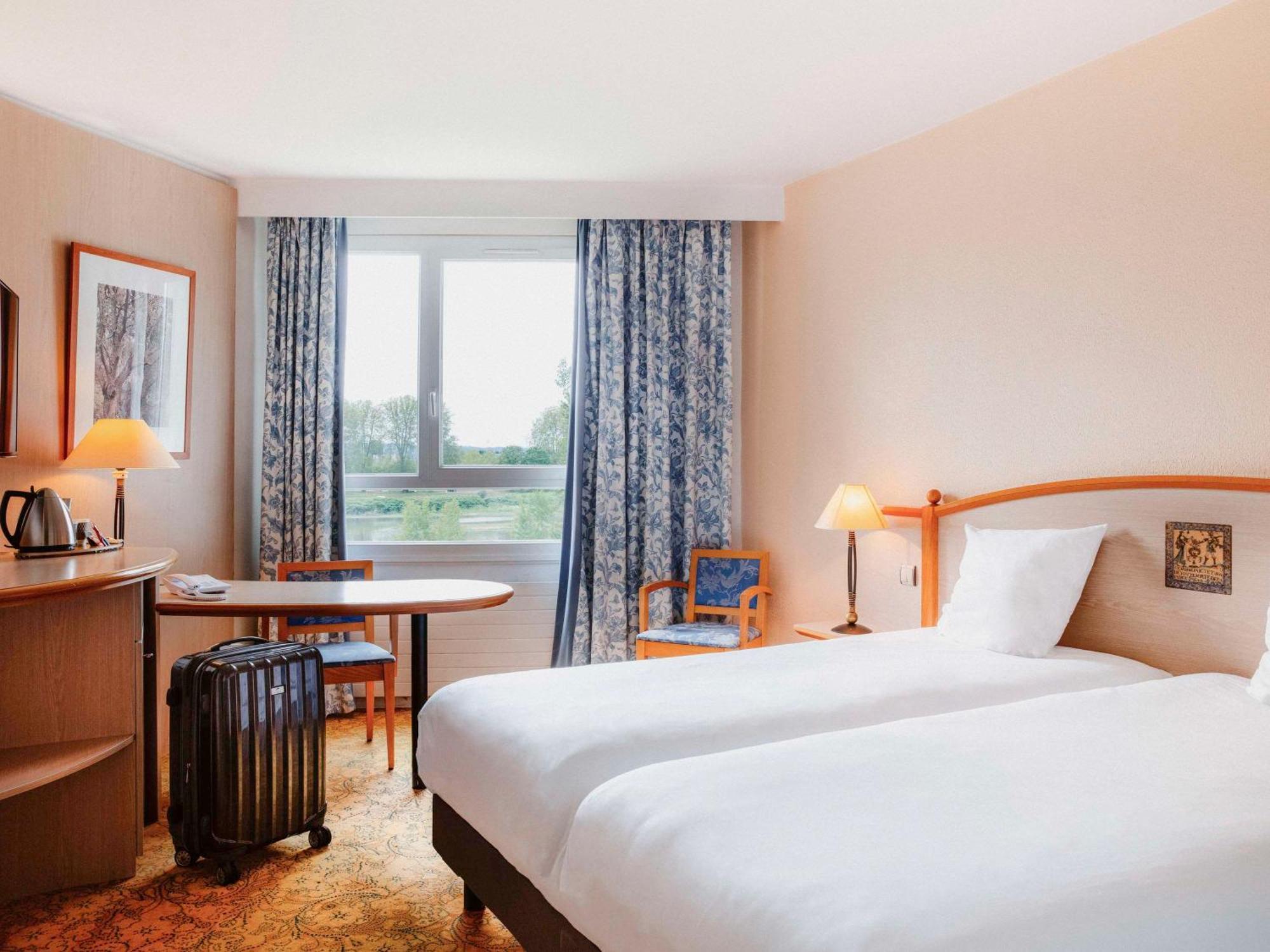 Mercure Nevers Pont De Loire Εξωτερικό φωτογραφία